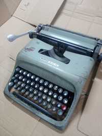 Máquina de escrever Ollivet com teclado Hcesar