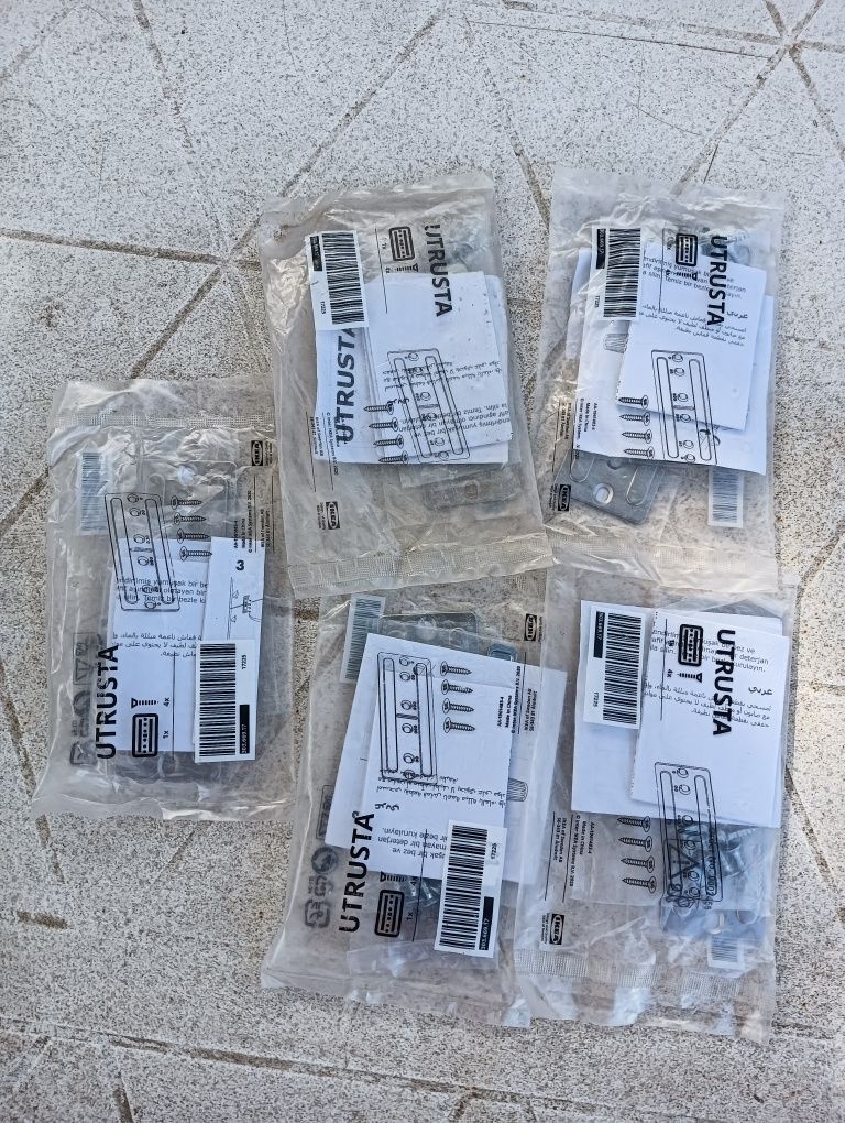 Vários artigos de cozinha IKEA novos.