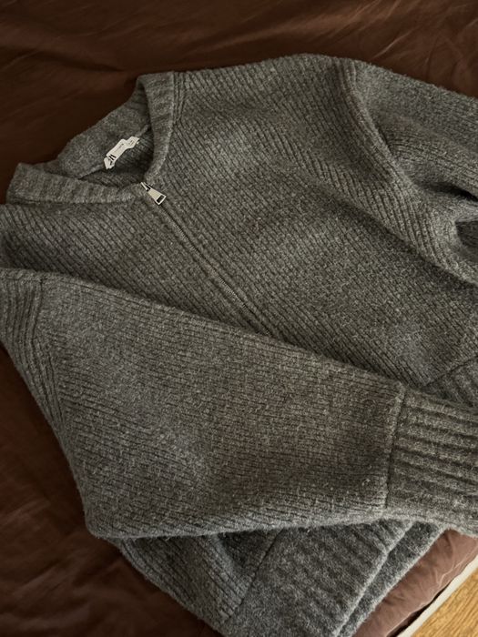 Светр Zara сірий на замочок