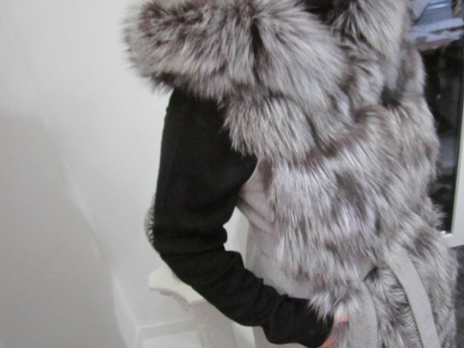 rezerwacja Hit długa kamizelka cieplutka z futrem naturalnym lisa