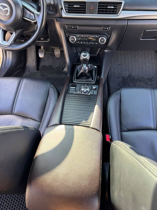 Продам Mazda 3 2017
