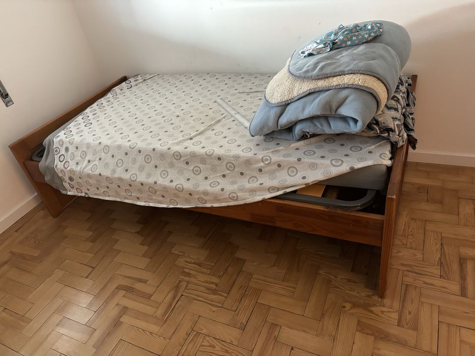 Cama de solteiro com colchão usada ja com estrado