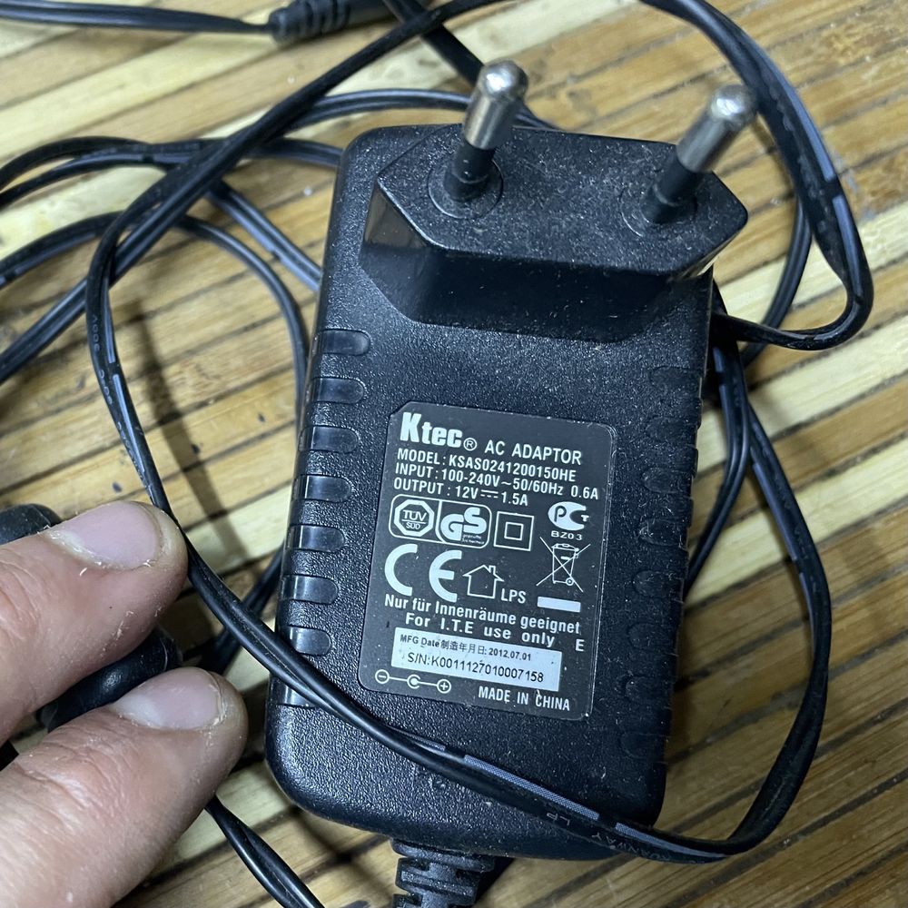 Блок живлення in 0,6A/out 12v -..1,5A