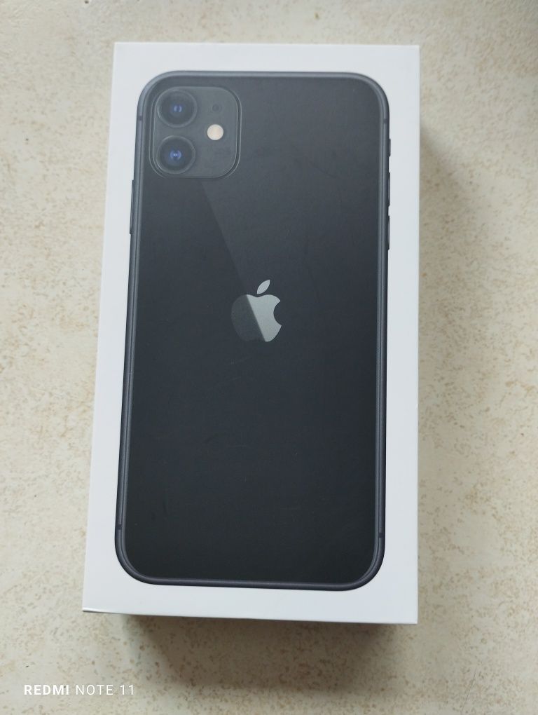 iPhone 11, czarny+5 caseów
