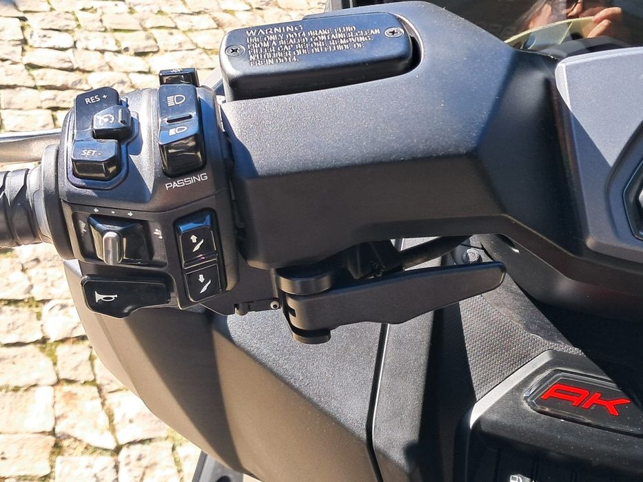 Kymco AK550cc Premium - maio 2023- Faro