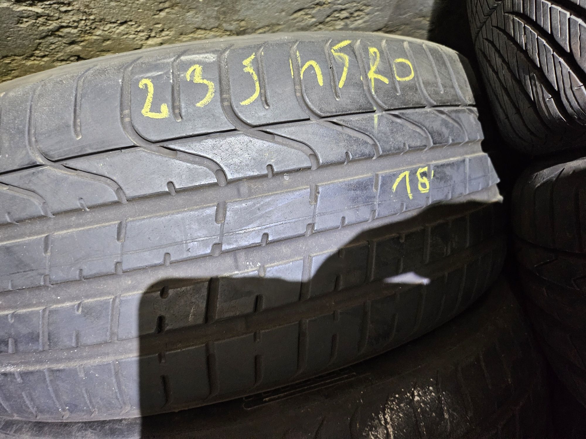 235/45/20 2st lato