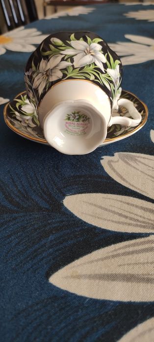 Conjunto de 1 chávena de chá e pires marca Royal Albert Boné Cina