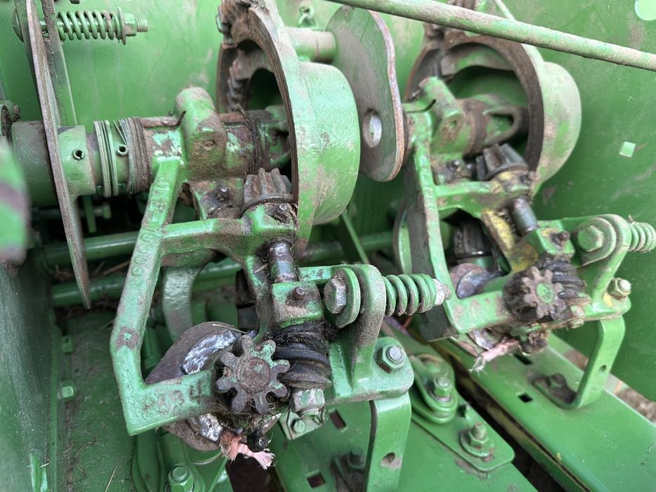 Прес- подборщик Пресс-підбирач John Deere 349
Deere 332, 332а Джон Дір