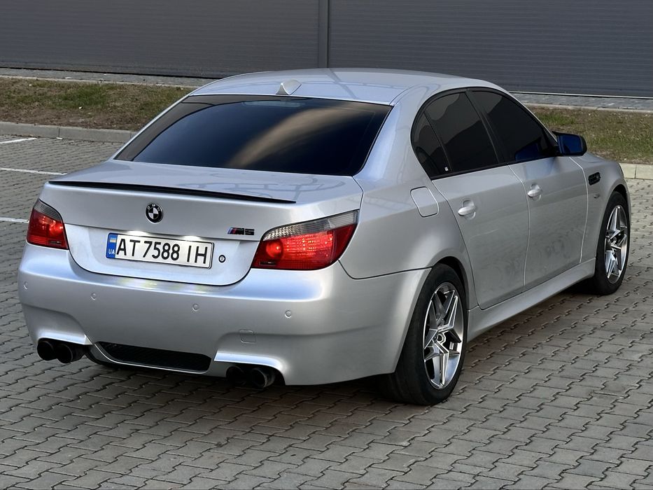BMW     E60    530і