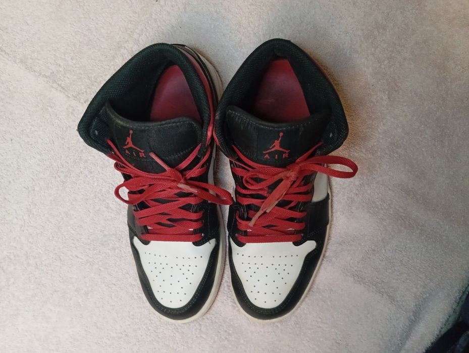 Nike Air Jordan 1 Retro (Black/White/Red) - Rozmiar 43