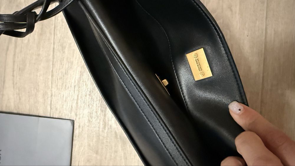 Чорна шкіряна сумка Balenciaga Medium 33 /23/12 см
