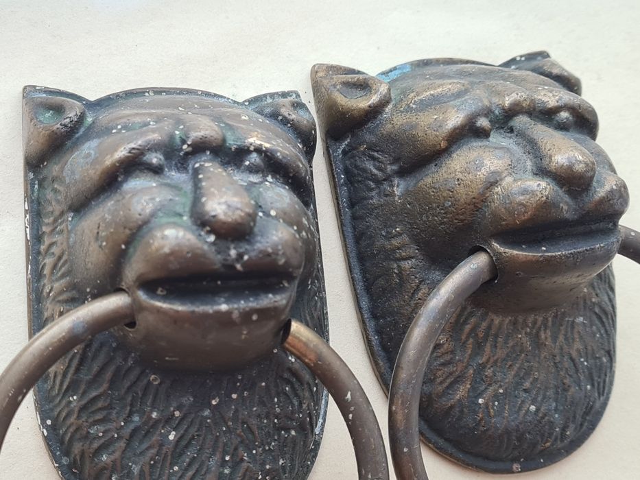 Бронзовые дверные ручки Львы.