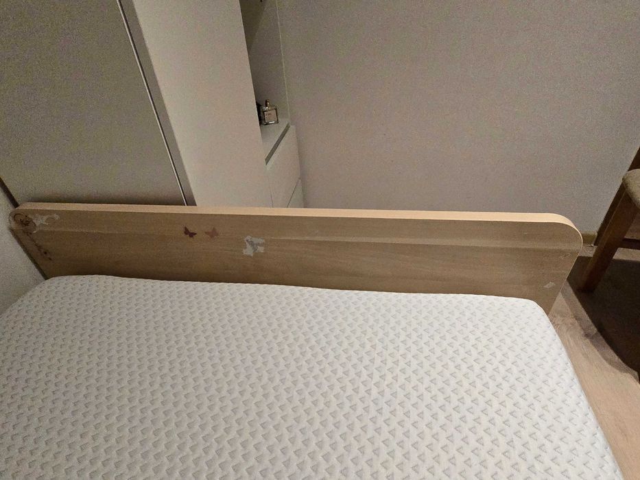 Łóżko z materacem 90x200