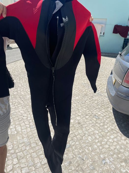 Fato com pouco uso surf