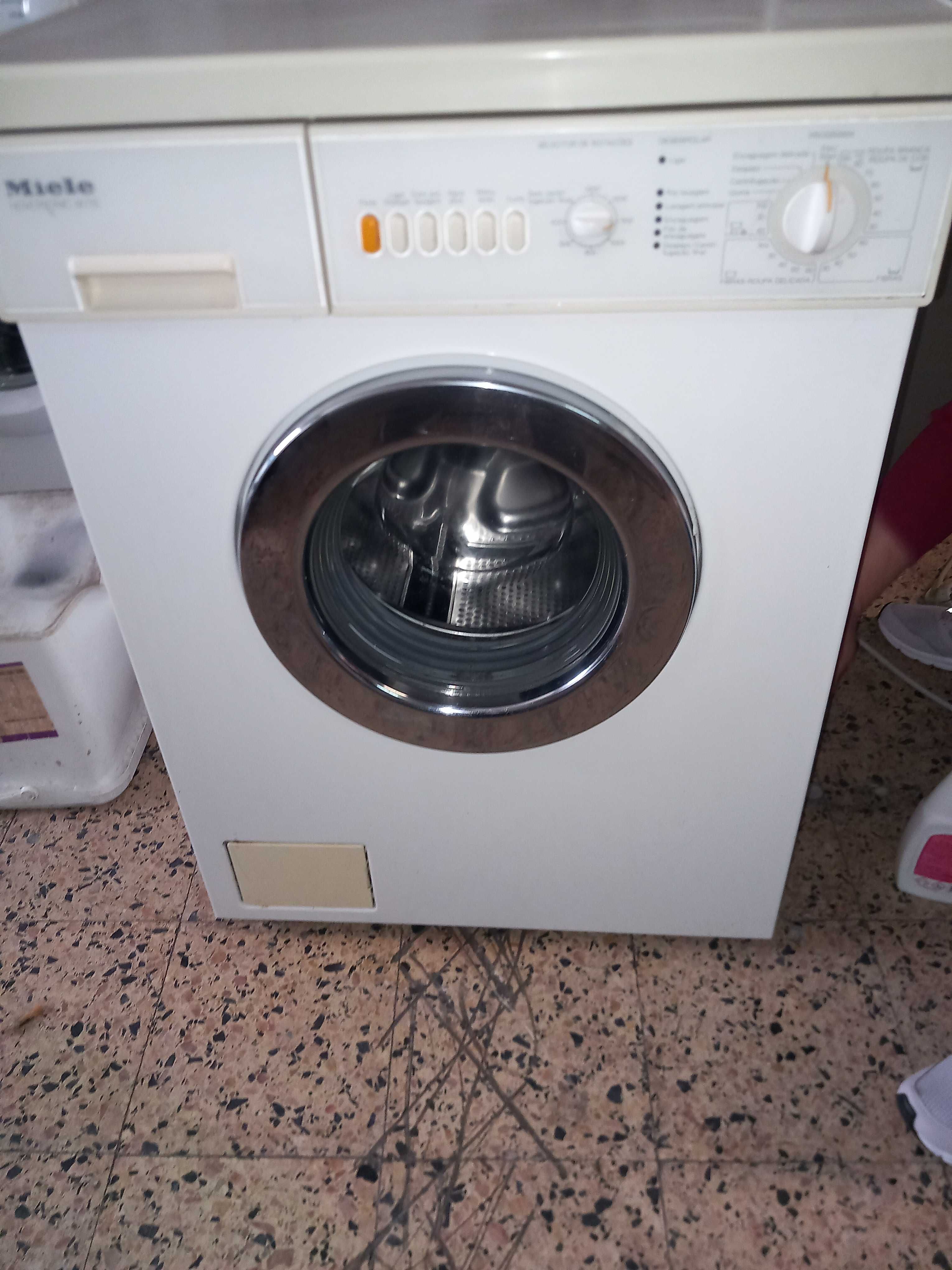 Máquina de lavar roupa Miele 1400 rpm