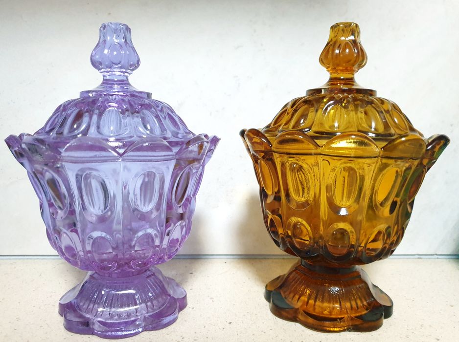 Fantásticas bonboneiras/boleiras em vidro prensado alexandrite e âmbar