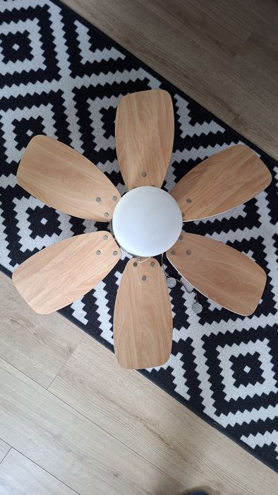 Wentylator sufitowy Westinghouse w kolorze drewna