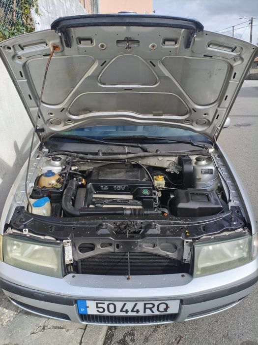 Skoda Octávia combi cinzento 1.4. 16v 2001