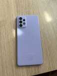 Samsung Galaxy A72 128gb w kolorze fioletowym.