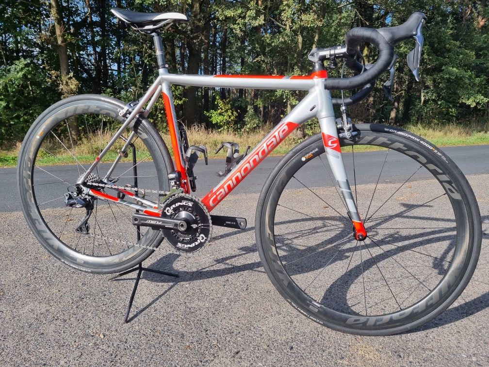 Rower szosowy kolarka Cannondale Caad 10 Ultegra Di2 Rotor Vittoria