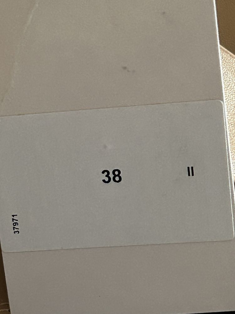 Reserved sandaly 38