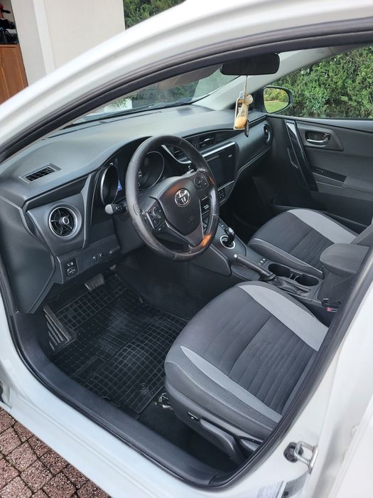 Sprzedam  Toyota auris 1.8 hybrid