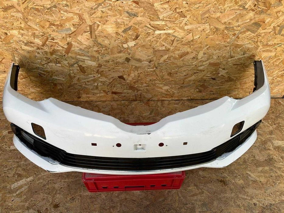 Toyota Auris II 2 lift 15-18 zderzak przedni przód orginał cały