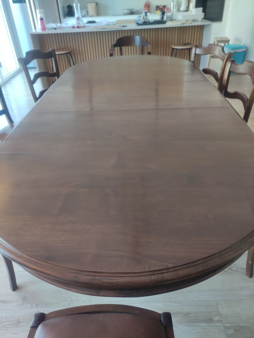 Mesa de sala de jantar de castanheiro