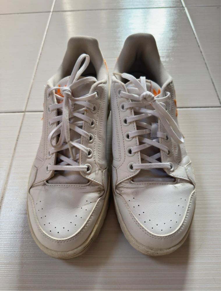 Tenis adidas brancos