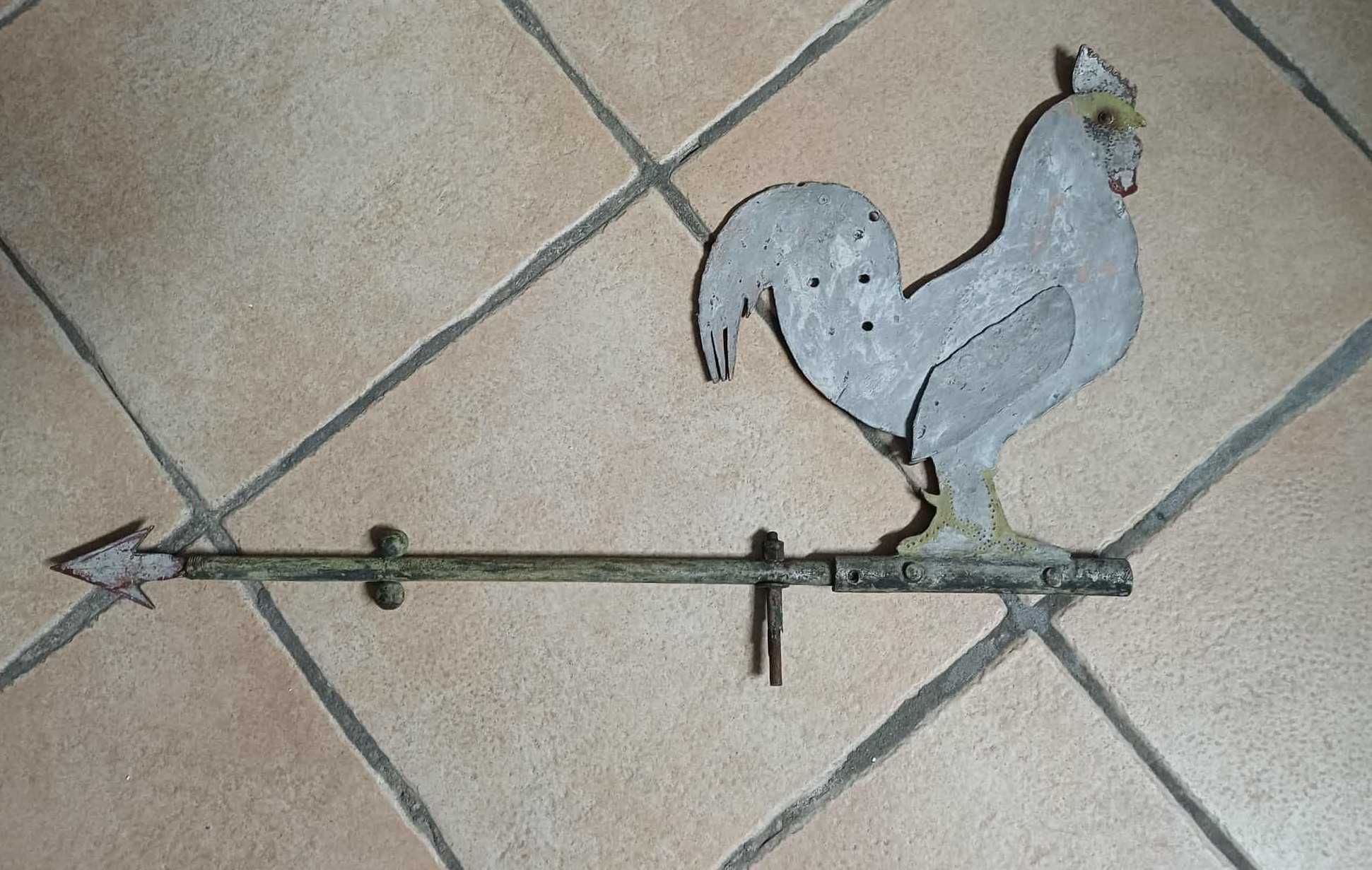 Catavento com figura de Galo
