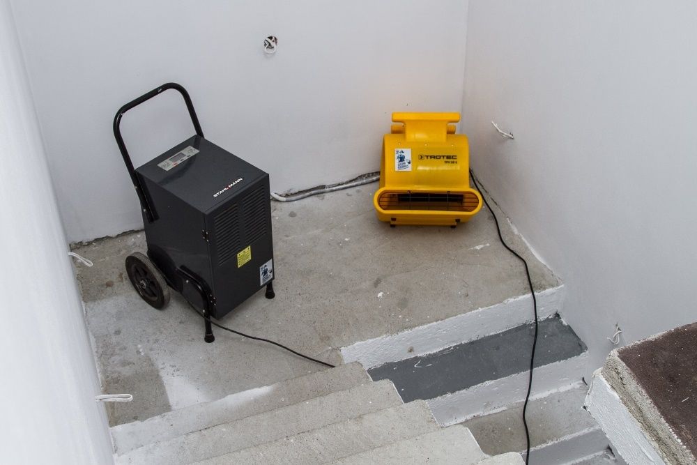 Osuszanie posadzek tynków Osuszacz powietrza Osuszanie ścian Pomiar