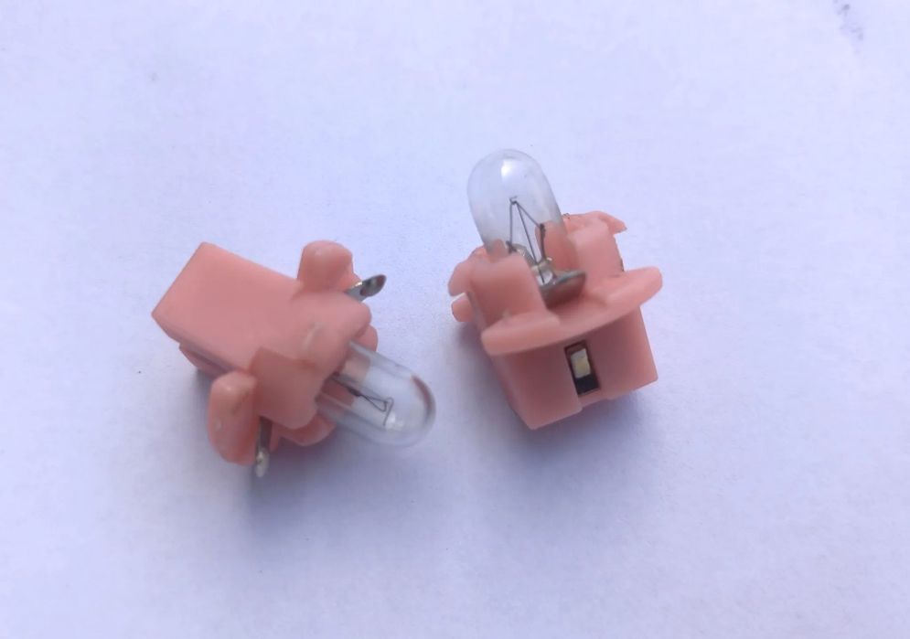 Żarówka oświetlenia tablicy rozdzielczej z oprawką Ford 7358627