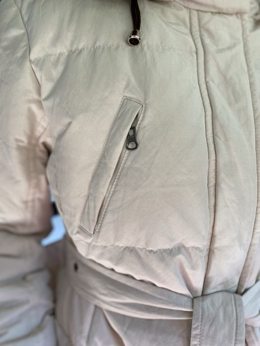 Puchowa kurtka damska z odpinanym kapturem jak nowa