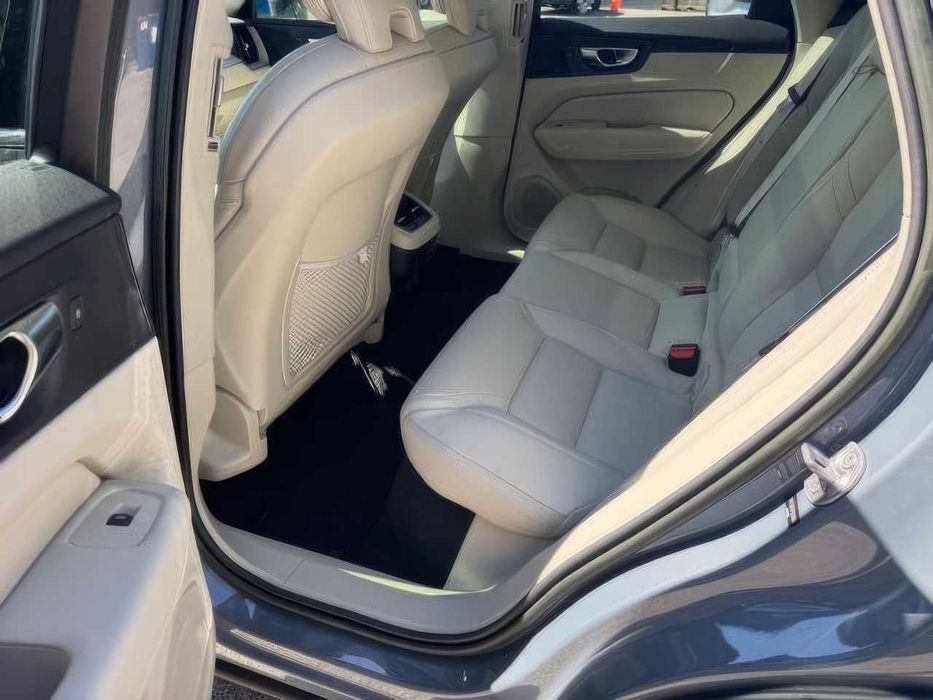 Volvo XC60 B5      2023