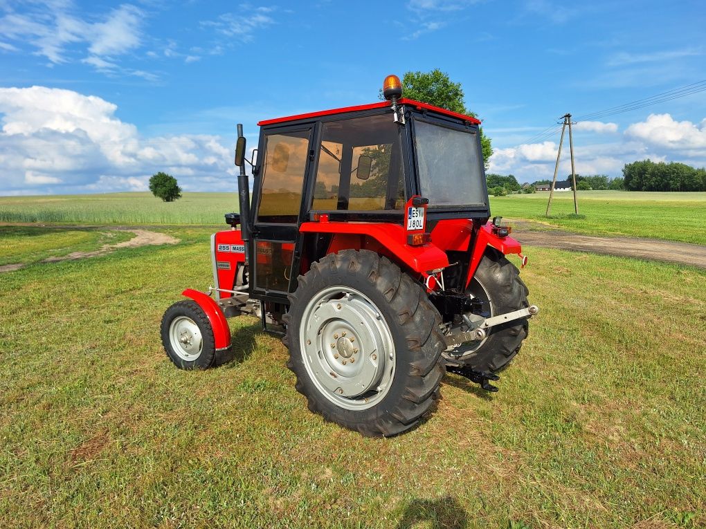 Massey Ferguson 255