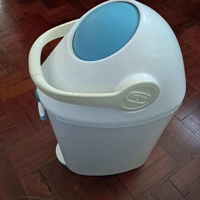 Caixote  do lixo para fraldas