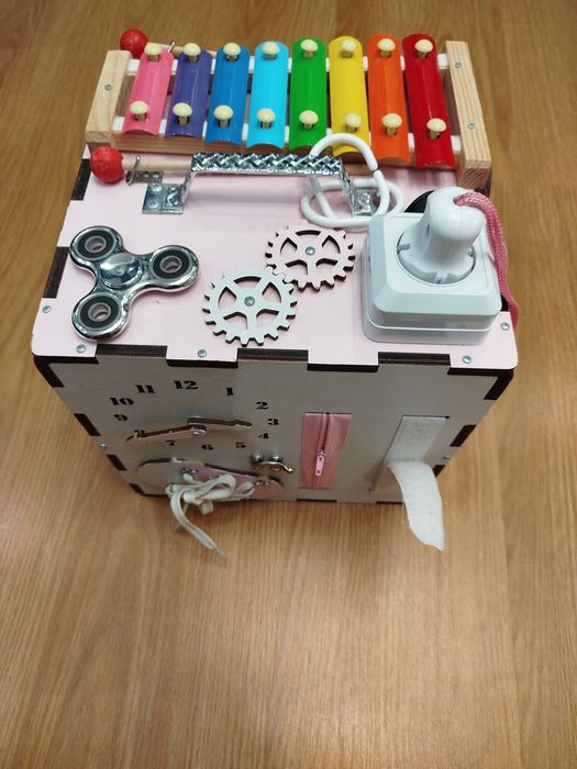 Дитячій розвиваючій багатофункціональний бізікуб