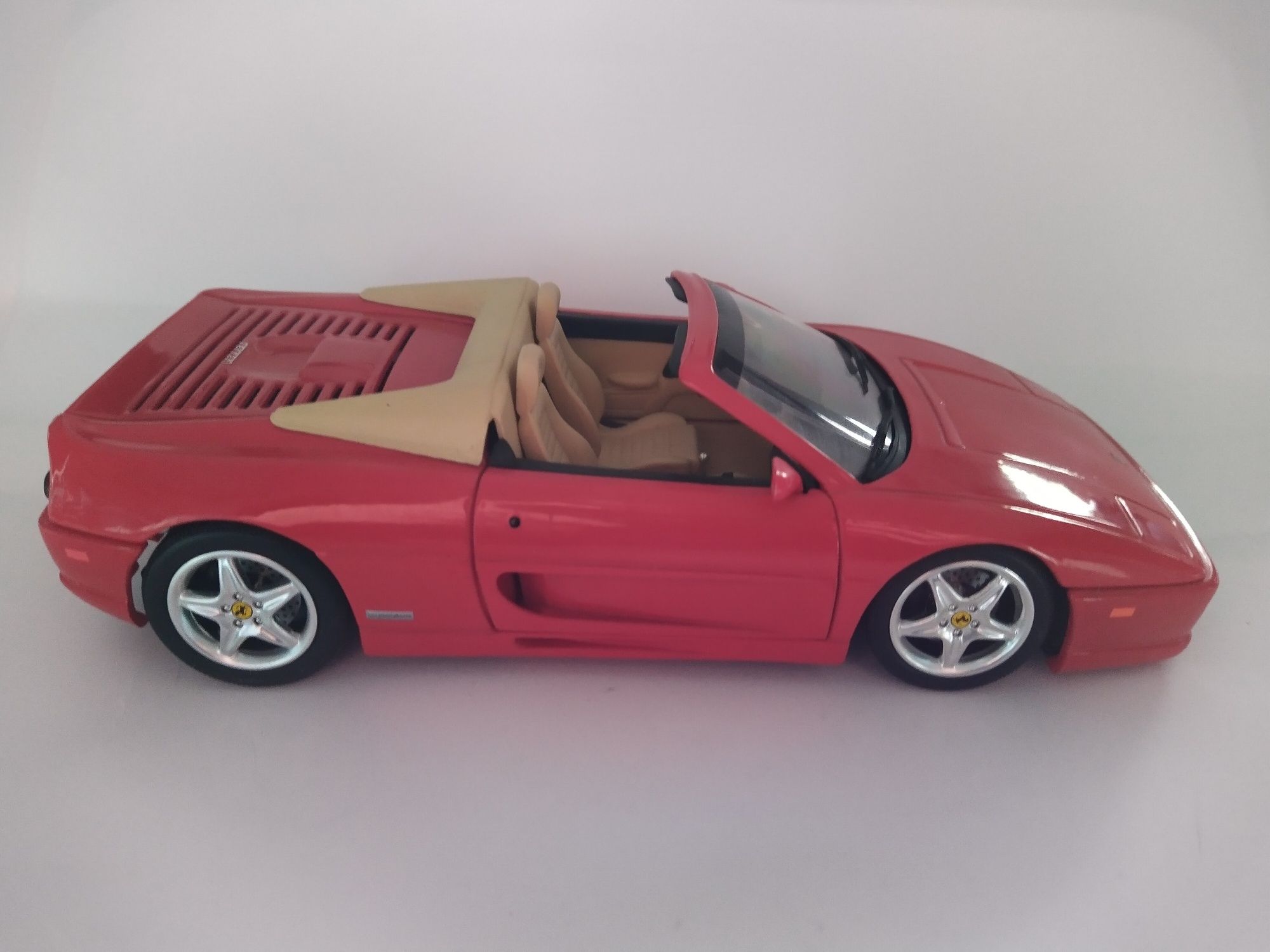 Ferrari F355 Hot wheels Skala 1:18