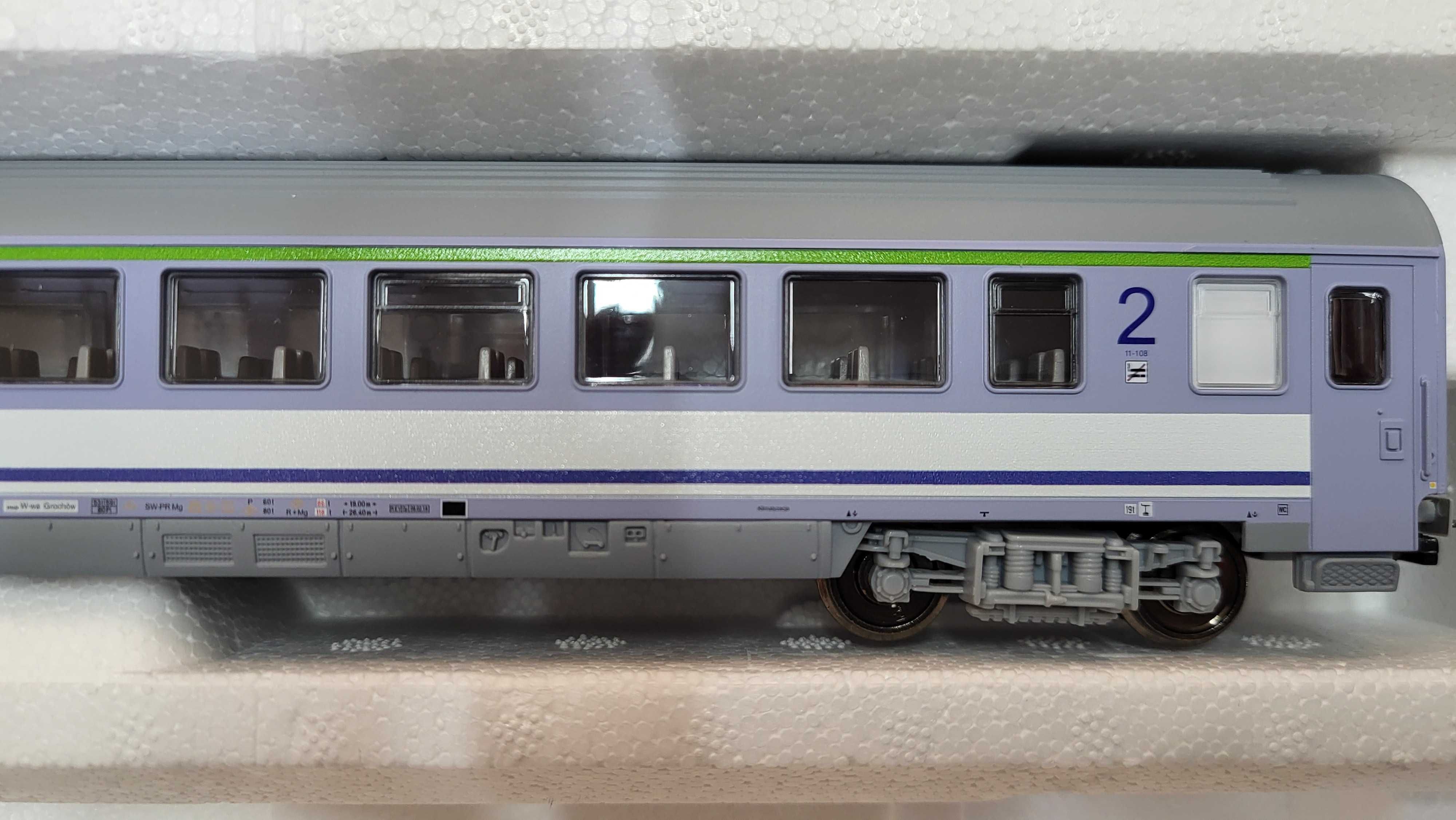 2 Wagony osobowe H0 PKP Intercity 1kl + 2Kl Hobby z zestawu start Piko