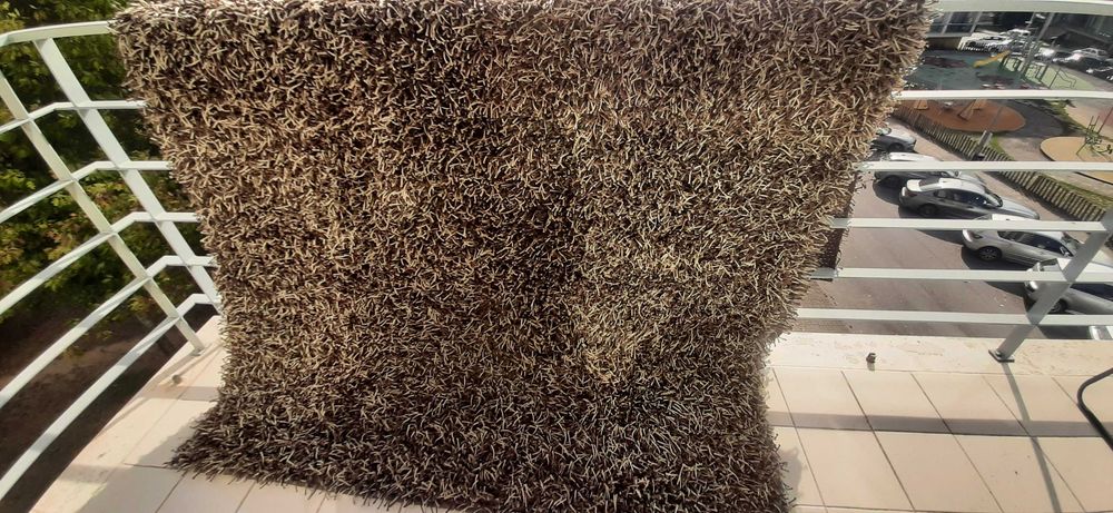 2 tapetes de pelo castanho e bege