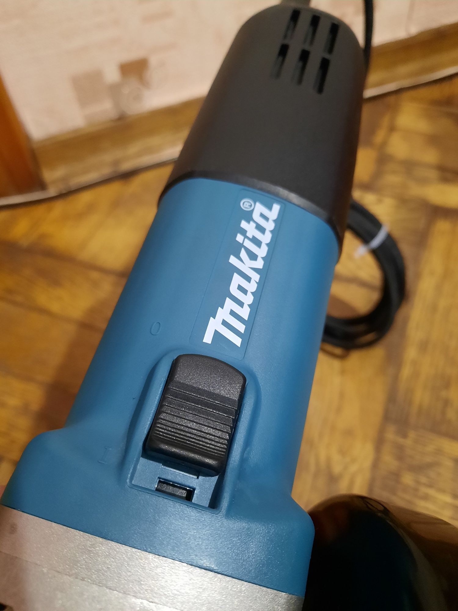 Стан нової,Оригінал!!Болгарка Makita 9558HNR,840w