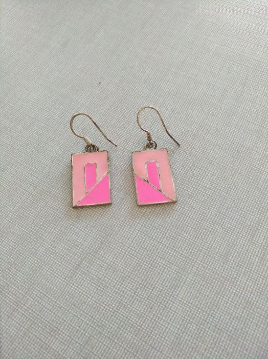 Brincos de várias qualidades