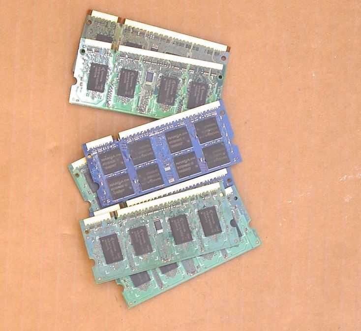 Placas de RAM 4Gb e 1Gb  para portátil