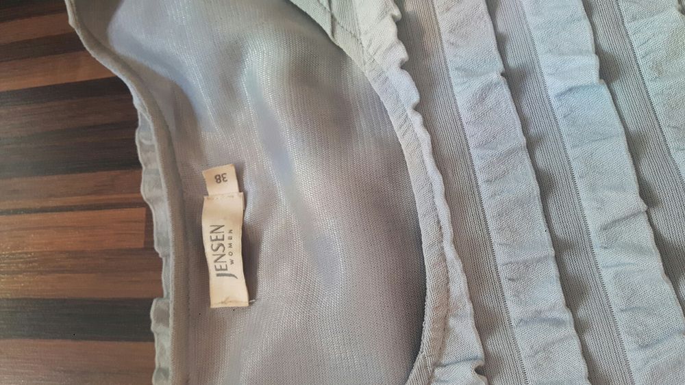 Modna sukienka w falbanki