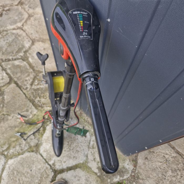 Silnik do pontonu łódki 36 lbs