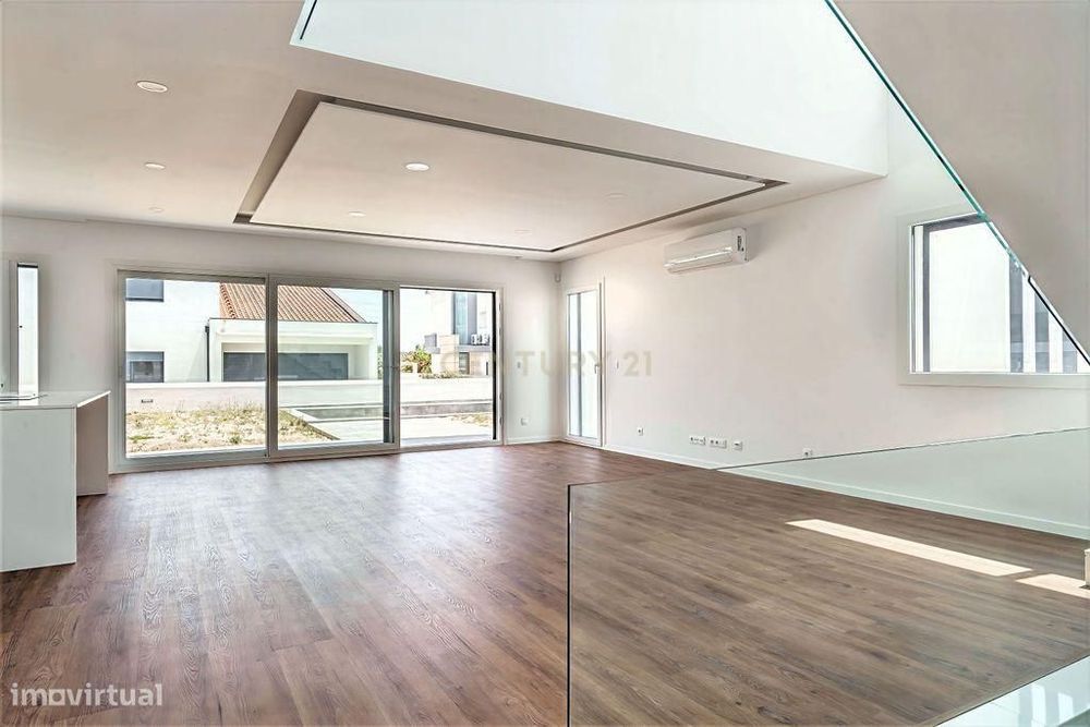 Moradia T4+1 de Luxo - Sobreda - Charneca de Caparica