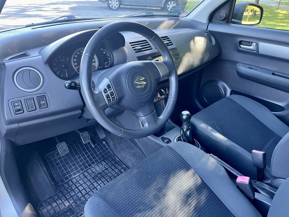 Suzuki Swift 1.3 benzyna !!! 92KM !!! 5D !!! KLIMA !!!