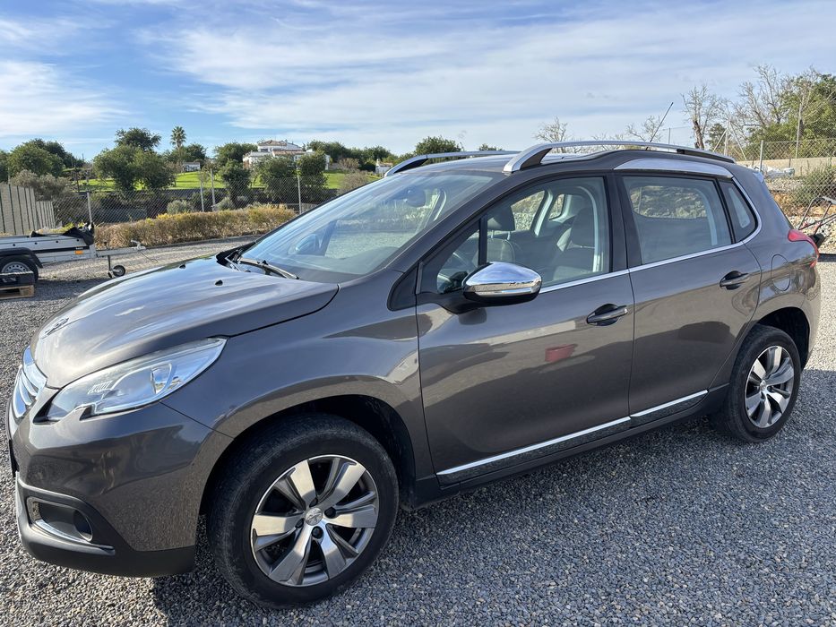 Peugeot 2008 Allure (2016) 1,2 Ltr. - 81 kW PureTech TETO PANORÂMICO