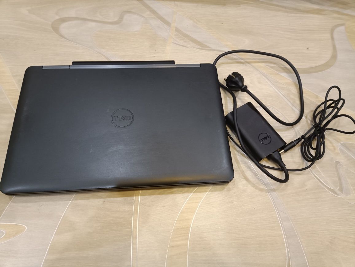 Ноутбук Dell Latitude e5540 с усиленным аккумулятором (8550 мАч)