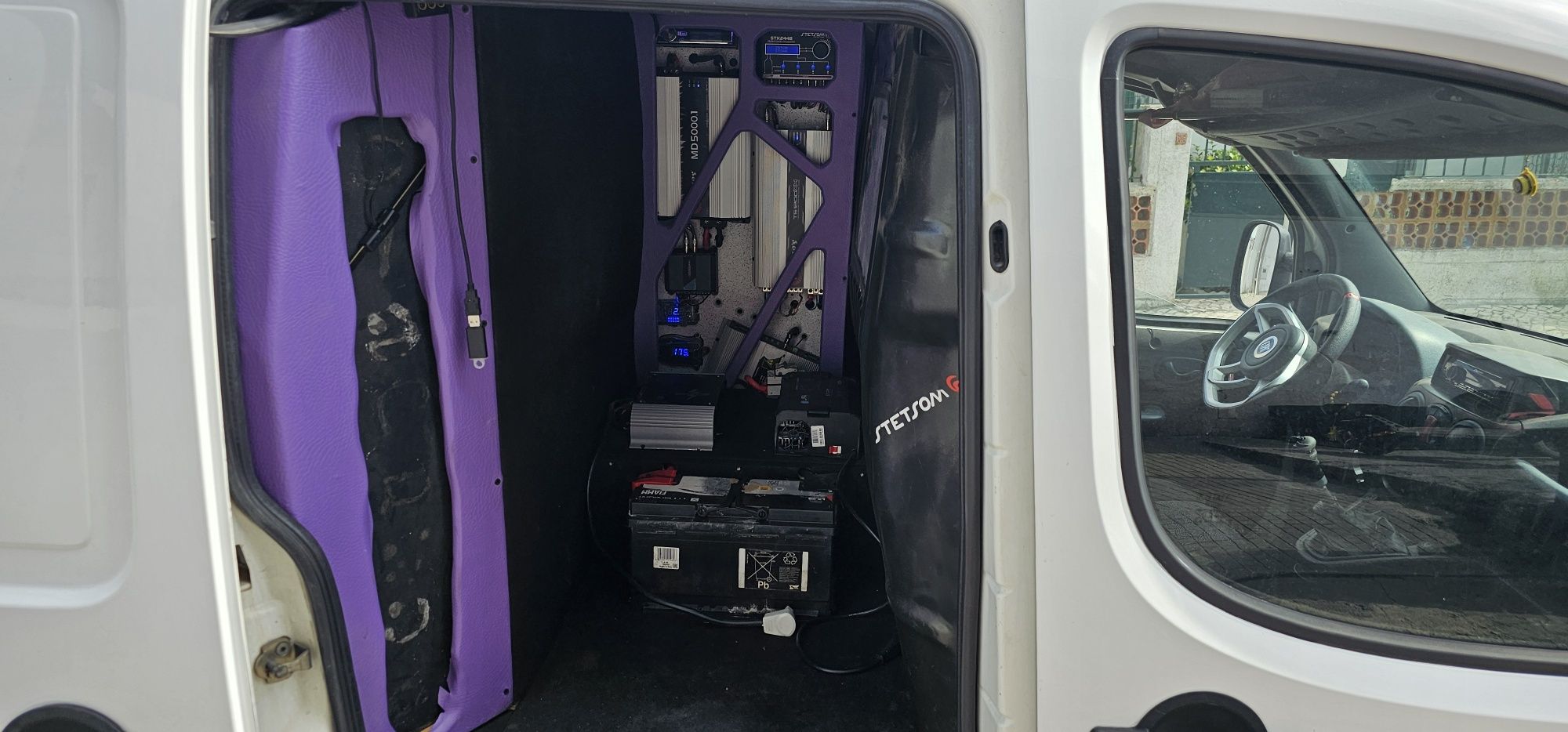 Vendo carrinha fiat doblo com som automotivo